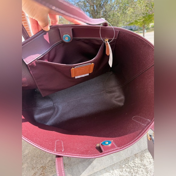 NWT！COACH CITY TOTE BAG IN SIGNATURE CANVAS（CV976）BLACK CURRANT holiday gift - Picture 4 of 10